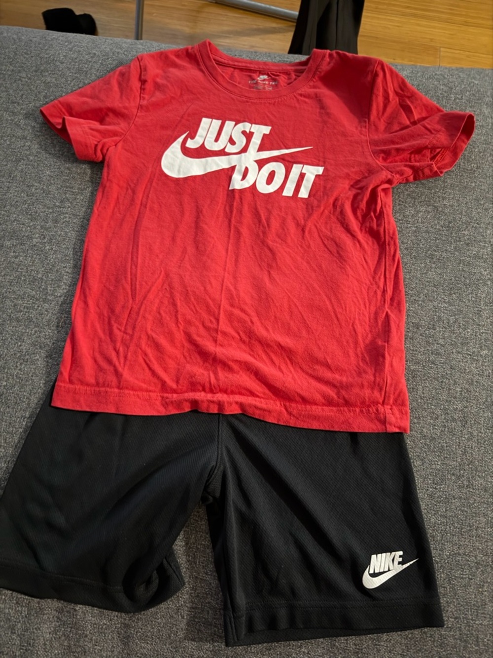 Black and red nike set